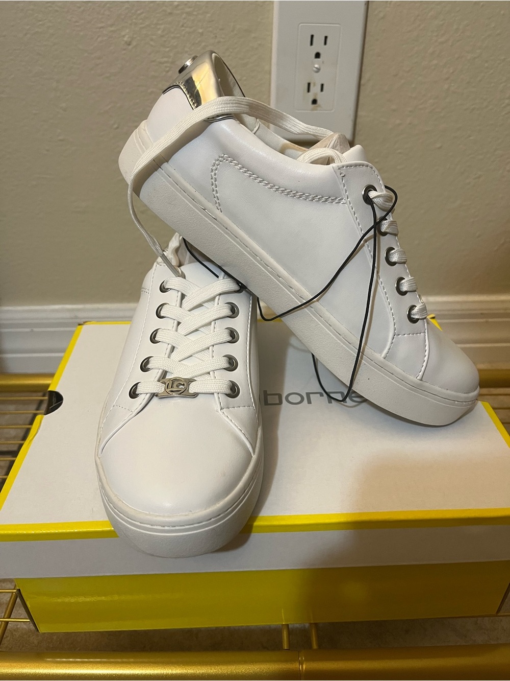 Liz Claiborne Women’s White Low-Top Sneakers